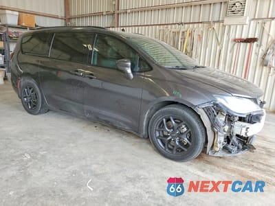 Czwarte zdjęcie samochodu z boku: 2018 CHRYSLER PACIFICA TOURING L PLUS VIN:2C4RC1EGXJR292273 - miniatura