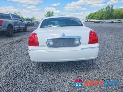 Zdjęcie 6 z 12 samochodu: 2011 LINCOLN TOWN CAR SIGNATURE LIMITED VIN:2LNBL8CV6BX763503 - miniatura