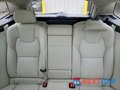 Zdjęcie 10 z 13 samochodu: 2021 VOLVO XC60 T5 MOMENTUM VIN:YV4102RK6M1881871 - miniatura