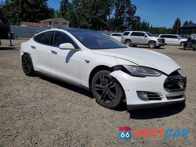 Czwarte zdjęcie samochodu z boku: 2014 TESLA MODEL S VIN:5YJSA1S1XEFP28791 - miniatura