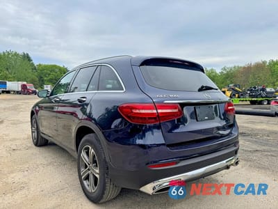 Trzecie zdjęcie samochodu z tyłu: 2019 MERCEDES-BENZ GLC 300 4MATIC VIN:WDC0G4KB1K1001831 - miniatura
