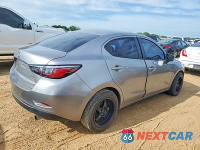 Trzecie zdjęcie samochodu z tyłu: 2016 SCION IA BASE VIN:3MYDLBZV8GY104448 - miniatura