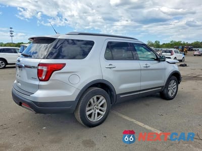Trzecie zdjęcie samochodu z tyłu: 2019 FORD EXPLORER XLT VIN:1FM5K8D86KGB32703 - miniatura
