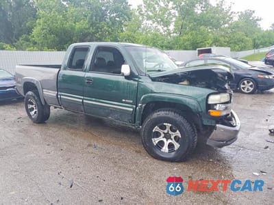 Czwarte zdjęcie samochodu z boku: 2001 CHEVROLET SILVERADO K1500 VIN:1GCEK19T21E171713 - miniatura