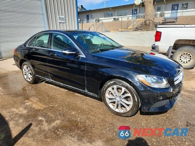 Czwarte zdjęcie samochodu z boku: 2015 MERCEDES-BENZ C 300 4MATIC VIN:55SWF4KB8FU023193 - miniatura