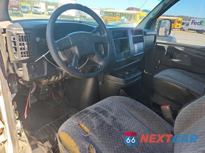 Zdjęcie 8 z 13 samochodu: 2004 CHEVROLET EXPRESS G3500 VIN:1GCHG39U141171071 - miniatura