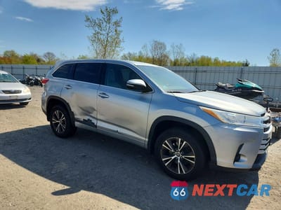 Czwarte zdjęcie samochodu z boku: 2017 TOYOTA HIGHLANDER LE VIN:5TDBZRFH3HS406511 - miniatura