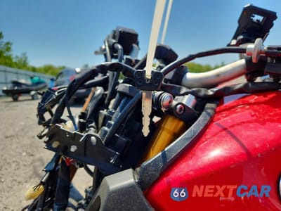 Zdjęcie 8 z 9 samochodu: 2014 YAMAHA FZ09 VIN:JYARN33E6EA001040 - miniatura