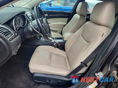 Zdjęcie 7 z 13 samochodu: 2018 CHRYSLER 300 LIMITED VIN:2C3CCAEG1JH123128 - miniatura