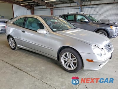 Czwarte zdjęcie samochodu z boku: 2002 MERCEDES-BENZ C 230K SPORT COUPE VIN:WDBRN47J12A214683 - miniatura