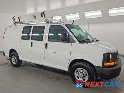 Czwarte zdjęcie samochodu z boku: 2013 CHEVROLET EXPRESS G2500 VIN:1GCWGFCA1D1903481 - miniatura