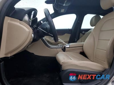 Zdjęcie 7 z 12 samochodu: 2019 MERCEDES-BENZ C 300 4MATIC VIN:55SWF8EB0KU318429 - miniatura