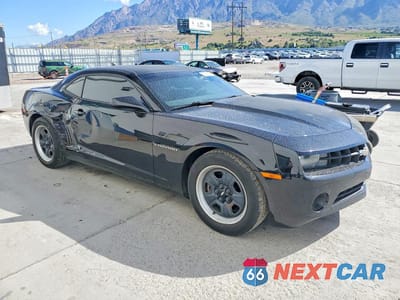 Czwarte zdjęcie samochodu z boku: 2013 CHEVROLET CAMARO LS VIN:2G1FA1E33D9239899 - miniatura