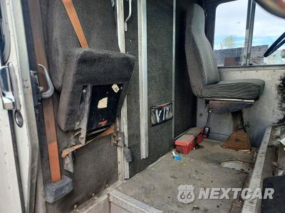 Zdjęcie 11 z 13 samochodu: 1998 FREIGHTLINER MT45G CHASSIS DELIVERY TRUCK VIN:4UZA4FF41WC897922 - miniatura
