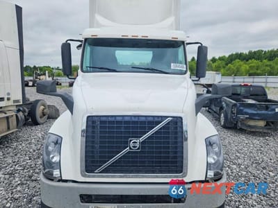 Zdjęcie 9 z 10 samochodu: 2017 VOLVO VNL SEMI TRUCK VIN:4V4N39TG5HN988017 - miniatura