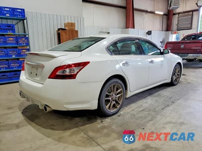 Trzecie zdjęcie samochodu z tyłu: 2011 NISSAN MAXIMA 3.5 S VIN:1N4AA5AP8BC809991 - miniatura