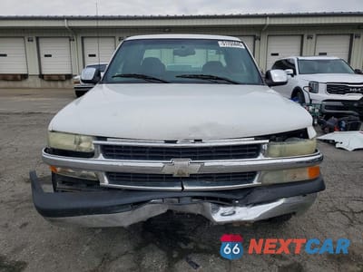 Piąte zdjęcie samochodu w środku: 2002 CHEVROLET SILVERADO C1500 VIN:2GCEC19V221414616 - miniatura
