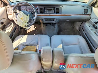 Zdjęcie 8 z 12 samochodu: 2003 FORD CROWN VICTORIA LX VIN:2FAFP74W13X156573 - miniatura