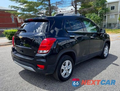 Czwarte zdjęcie samochodu z boku: 2019 CHEVROLET TRAX 1LT VIN:KL7CJPSB4KB921482 - miniatura