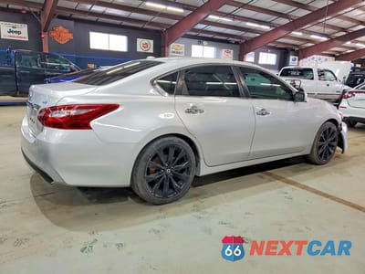 Trzecie zdjęcie samochodu z tyłu: 2018 NISSAN ALTIMA 2.5 SV VIN:1N4AL3AP3JC201387 - miniatura