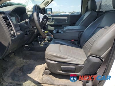 Zdjęcie 7 z 12 samochodu: 2014 RAM 2500 ST VIN:3C6LR5AT3EG142801 - miniatura