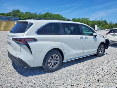 Trzecie zdjęcie samochodu z tyłu: 2026 TOYOTA SIENNA XLE 8-PASSENGER VIN:5TDYRKECXTS316613 - miniatura