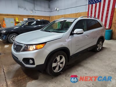 2013 KIA SORENTO EX 5XYKUDA23DG371481 - główne zdjęcie licytacji z USA - miniatura