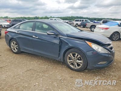 Czwarte zdjęcie samochodu z boku: 2013 HYUNDAI SONATA LIMITED VIN:5NPEC4AC7DH614890 - miniatura