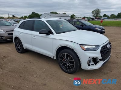 Czwarte zdjęcie samochodu z boku: 2023 AUDI SQ5 PREMIUM PLUS VIN:WA1B4AFY3P2156929 - miniatura