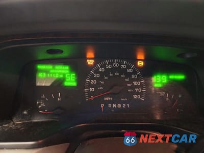 Zdjęcie 9 z 12 samochodu: 2000 LINCOLN TOWN CAR SIGNATURE VIN:1LNHM82W8YY857876 - miniatura