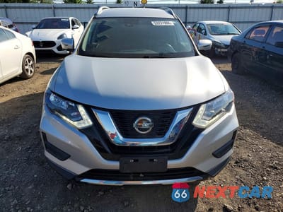 Piąte zdjęcie samochodu w środku: 2019 NISSAN ROGUE SV VIN:JN8AT2MV8KW393764 - miniatura