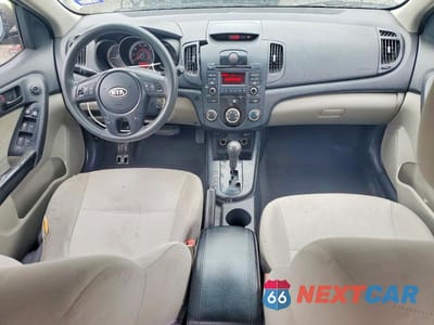 Zdjęcie 8 z 13 samochodu: 2010 KIA FORTE EX VIN:KNAFU4A2XA5809660 - miniatura