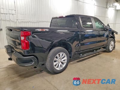 Trzecie zdjęcie samochodu z tyłu: 2022 CHEVROLET SILVERADO K1500 CUSTOM VIN:1GCPDBEK9NZ545321 - miniatura