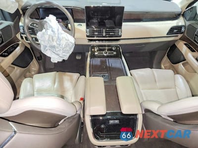 Zdjęcie 8 z 13 samochodu: 2023 LINCOLN NAVIGATOR RESERVE VIN:5LMJJ2LG6PEL04123 - miniatura