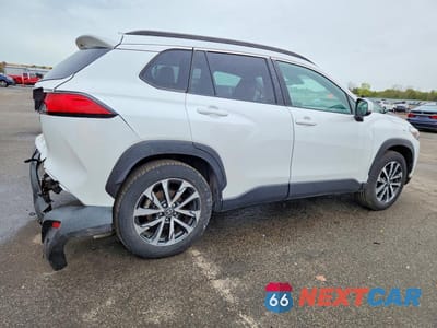 Trzecie zdjęcie samochodu z tyłu: 2022 TOYOTA COROLLA CROSS XLE VIN:7MUEAABG7NV040962 - miniatura