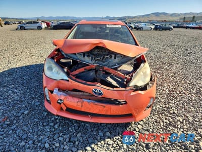 Piąte zdjęcie samochodu w środku: 2012 TOYOTA PRIUS C FOUR VIN:JTDKDTB38C1005984 - miniatura