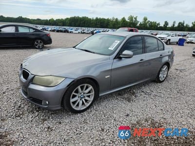 2011 BMW 328 I WBAPH7C57BE681350 - główne zdjęcie licytacji z USA - miniatura