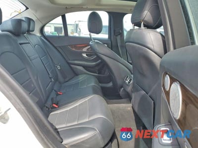 Zdjęcie 10 z 12 samochodu: 2015 MERCEDES-BENZ C 300 4MATIC VIN:55SWF4KB3FU035669 - miniatura