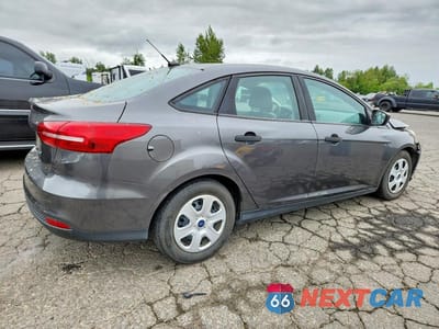 Trzecie zdjęcie samochodu z tyłu: 2016 FORD FOCUS VIN:1FADP3E24GL247318 - miniatura