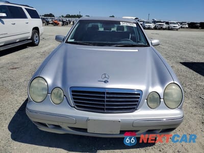 Piąte zdjęcie samochodu w środku: 2002 MERCEDES-BENZ E 320 4MATIC VIN:WDBJF82J82X072838 - miniatura