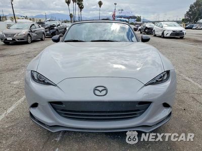 Piąte zdjęcie samochodu w środku: 2024 MAZDA MX-5 MIATA CLUB VIN:JM1NDAC71R0607725 - miniatura