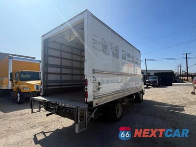Czwarte zdjęcie samochodu z boku: 2020 ISUZU NPR HD TRUCKS VIN:54DC4W1B0LS800516 - miniatura