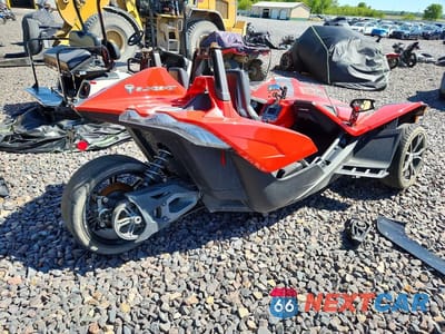 Trzecie zdjęcie samochodu z tyłu: 2015 POLARIS SLINGSHOT SL VIN:57XAAPFAXF5101317 - miniatura