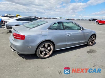 Trzecie zdjęcie samochodu z tyłu: 2011 AUDI S5 PREMIUM PLUS VIN:WAUCVAFR8BA066722 - miniatura