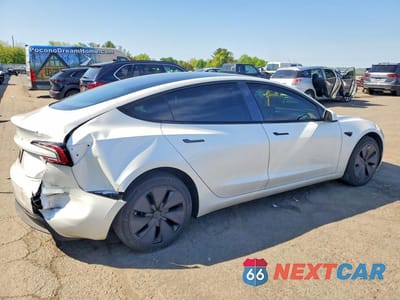 Trzecie zdjęcie samochodu z tyłu: 2025 TESLA MODEL 3 VIN:5YJ3E1EAXSF046462 - miniatura