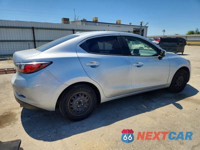 Trzecie zdjęcie samochodu z tyłu: 2019 TOYOTA YARIS L VIN:3MYDLBYV4KY519129 - miniatura