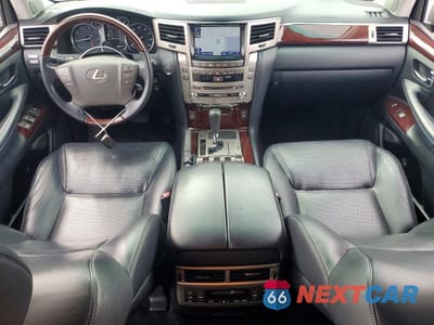 Zdjęcie 8 z 13 samochodu: 2014 LEXUS LX 570 VIN:JTJHY7AXXE4159251 - miniatura