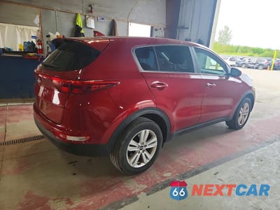 Trzecie zdjęcie samochodu z tyłu: 2019 KIA SPORTAGE LX VIN:KNDPMCAC8K7605438 - miniatura