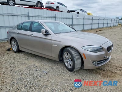 Czwarte zdjęcie samochodu z boku: 2013 BMW 528 I VIN:WBAXG5C51DDY37026 - miniatura