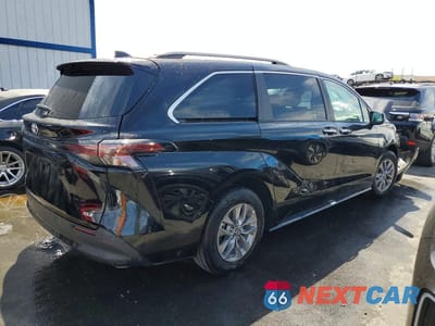 Trzecie zdjęcie samochodu z tyłu: 2026 TOYOTA SIENNA XLE 8-PASSENGER VIN:5TDYRKEC1TS294176 - miniatura